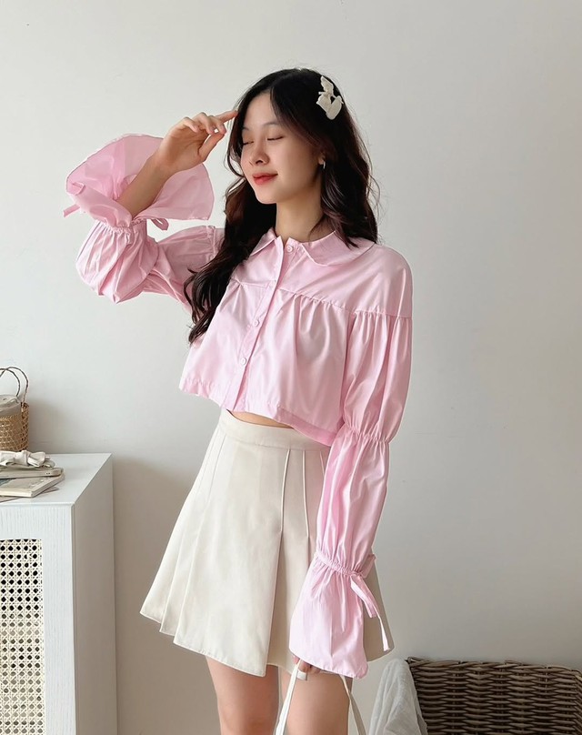Nét phóng khoáng tối giản cùng áo sơ mi crop top- Ảnh 5.