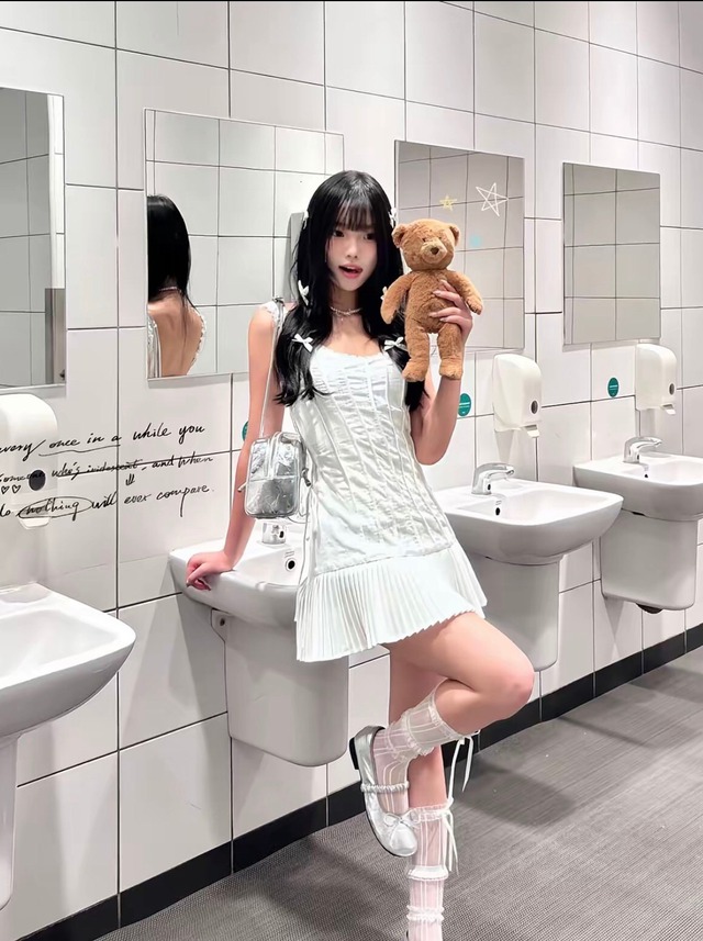 Tô điểm trang phục với giày búp bê vừa thanh lịch vừa dễ thương- Ảnh 7.