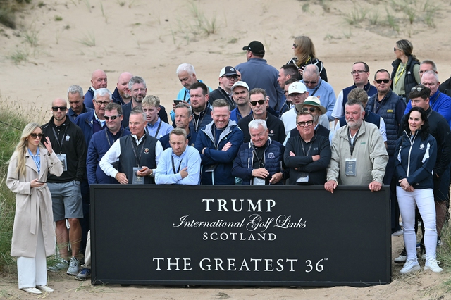 Tổng thống Trump khai trương sân golf mới trong chuyến thăm Scotland - Ảnh 3.