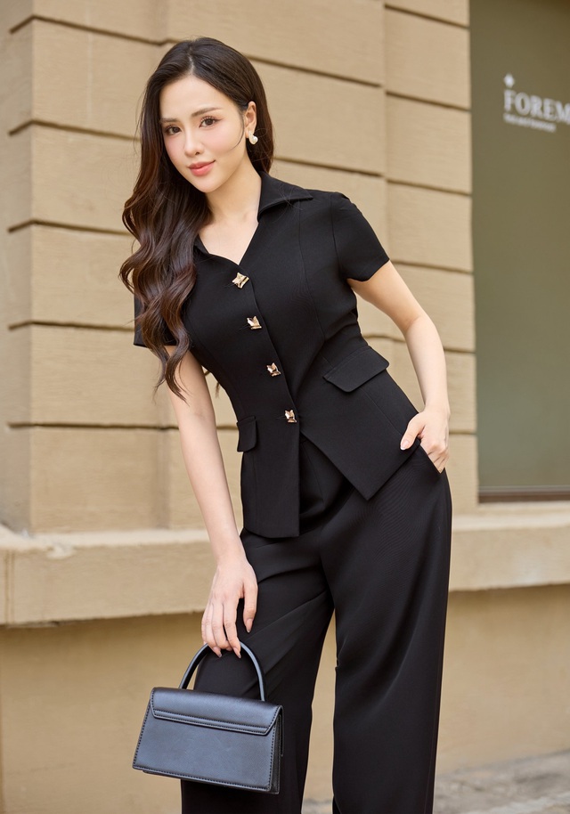 Đây là chiếc áo không thể thiếu trong tủ đồ hội quý cô công sở Đây là chiếc áo không thể thiếu trong tủ đồ hội quý cô công sở - Ảnh 3.
