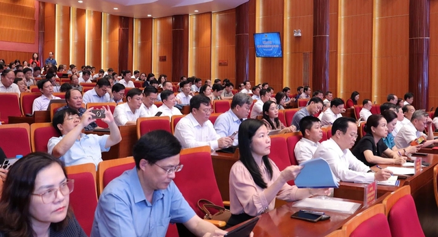 Bộ trưởng GD-ĐT: Không quản được dạy thêm thì 'đổi mới giáo dục còn giới hạn' - Ảnh 2.