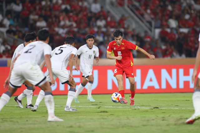 &Ocirc;ng Kim ph&aacute;t hiện phương &aacute;n tuyến giữa U.23 Việt Nam: Xa tận ch&acirc;n trời, gần ngay... - Ảnh 3.