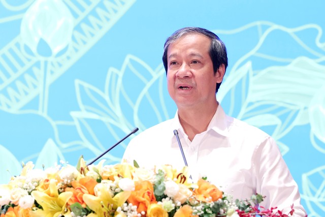 Bộ trưởng GD-ĐT: Không quản được dạy thêm thì 'đổi mới giáo dục còn giới hạn' - Ảnh 1.