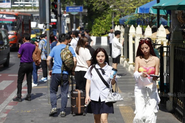 Xả súng chết người ở Bangkok phủ bóng đen lên du lịch Thái Lan - Ảnh 2.