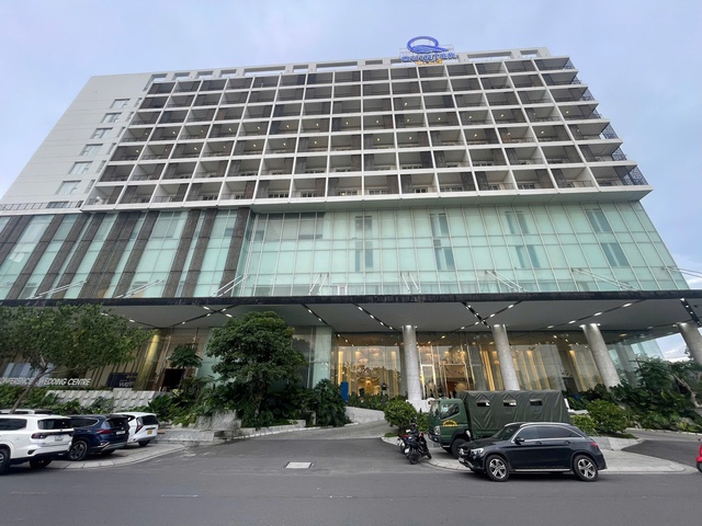 Bộ Công an khám xét khách sạn Quinter Central Nha Trang - Ảnh 2.