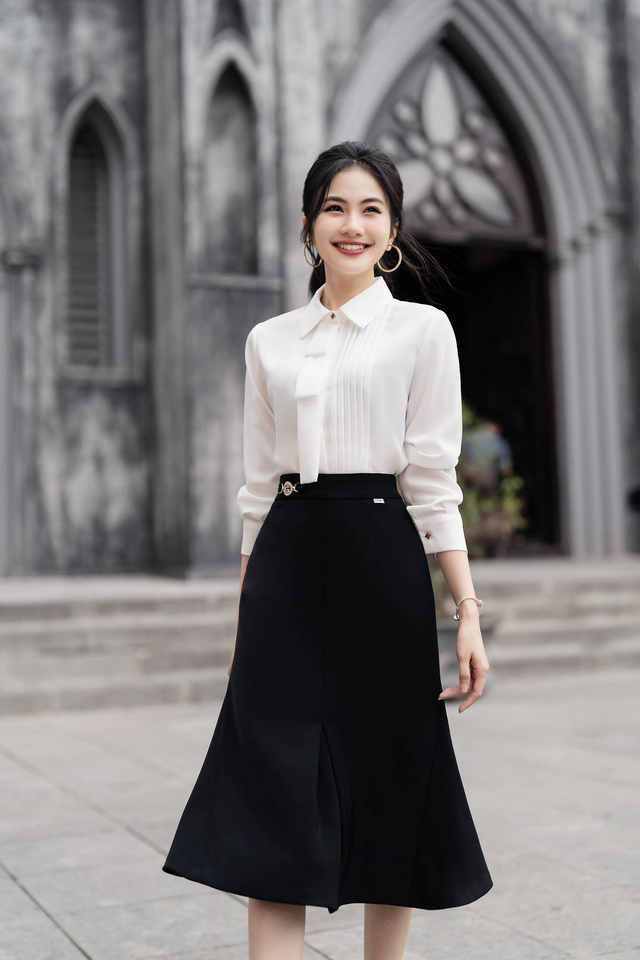 Áo sơ mi xếp ly, nét mới lạ trong tủ đồ của nàng công sở- Ảnh 2. Áo sơ mi xếp ly, nét mới lạ trong tủ đồ của nàng công sở- Ảnh 2.
