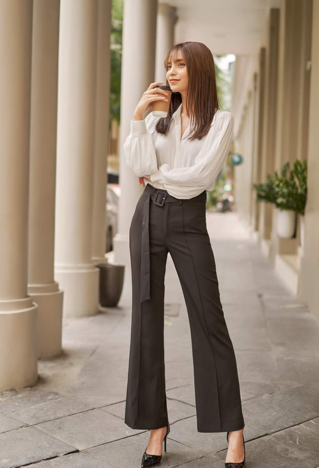 Áo sơ mi xếp ly, nét mới lạ trong tủ đồ của nàng công sở- Ảnh 3. Áo sơ mi xếp ly, nét mới lạ trong tủ đồ của nàng công sở- Ảnh 3.