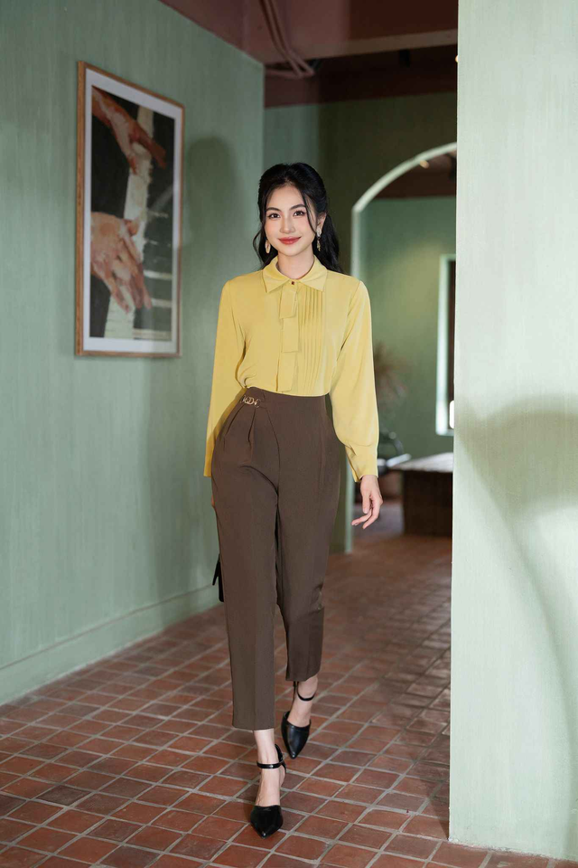 Áo sơ mi xếp ly, nét mới lạ trong tủ đồ của nàng công sở- Ảnh 4. Áo sơ mi xếp ly, nét mới lạ trong tủ đồ của nàng công sở- Ảnh 4.