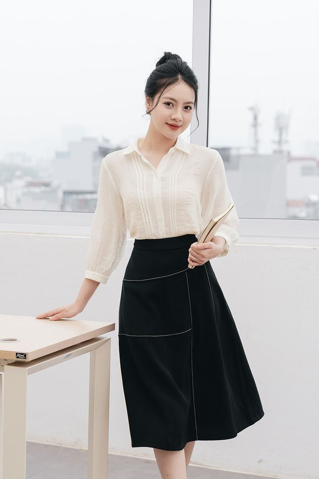 Áo sơ mi xếp ly, nét mới lạ trong tủ đồ của nàng công sở- Ảnh 5. Áo sơ mi xếp ly, nét mới lạ trong tủ đồ của nàng công sở- Ảnh 5.