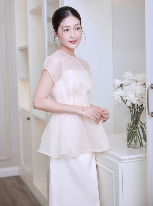 Đi học đi làm đều sang xịn với cặp đôi áo và chân váy - Ảnh 2.