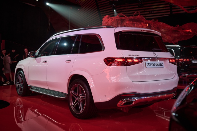 SUV hạng sang Mercedes GLS 450 mới tăng giá 300 triệu đồng - Ảnh 4.