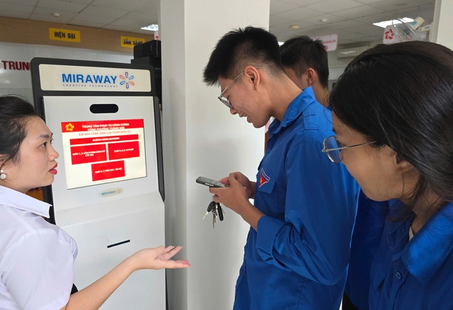 Đồng loạt lập đội thanh niên tình nguyện chuyển đổi số - Ảnh 3.