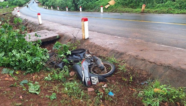 Hai cô gái tử vong thương tâm bên vệ đường tại Gia Lai