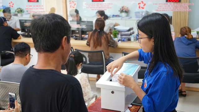Áo xanh tận tụy trong lòng dân Áo xanh tận tụy trong lòng dân