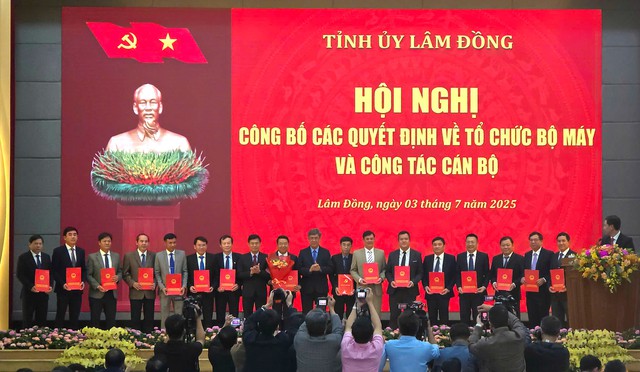 Lâm Đồng: Công bố các quyết định về tổ chức bộ máy mới- Ảnh 4. Lâm Đồng: Công bố các quyết định về tổ chức bộ máy mới- Ảnh 4.