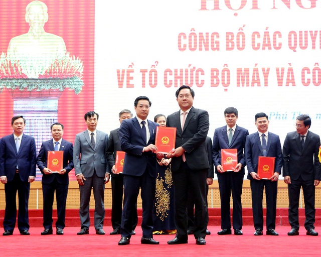 Công bố 15 giám đốc sở, ngành tỉnh Phú Thọ
