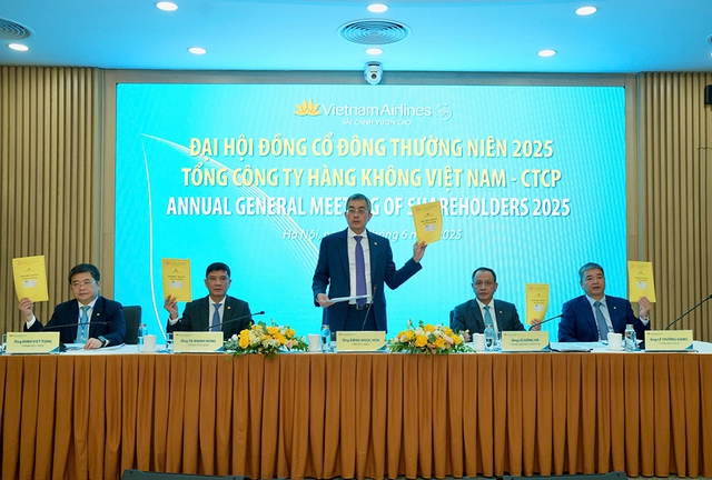 Thấy gì từ cuộc hồi sinh ngoạn mục của Vietnam Airlines? Thấy gì từ cuộc hồi sinh ngoạn mục của Vietnam Airlines?