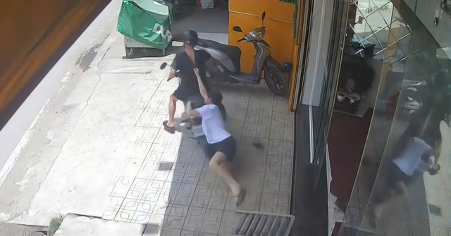 Bắt kẻ cướp tiệm vàng đường Võ Văn Vân ở TP.HCM
