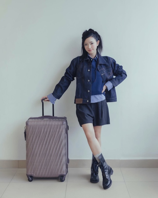 Áo khoác denim - điểm chạm cá tính giữa phố thị- Ảnh 7.