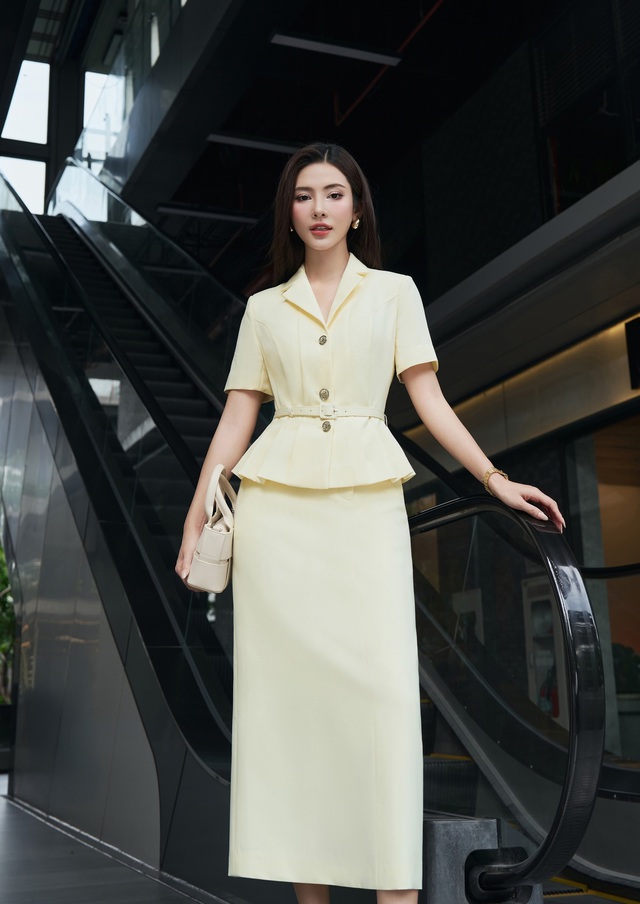 Nâng tầm khí chất qua những bộ trang phục công sở thời thượng- Ảnh 2.
