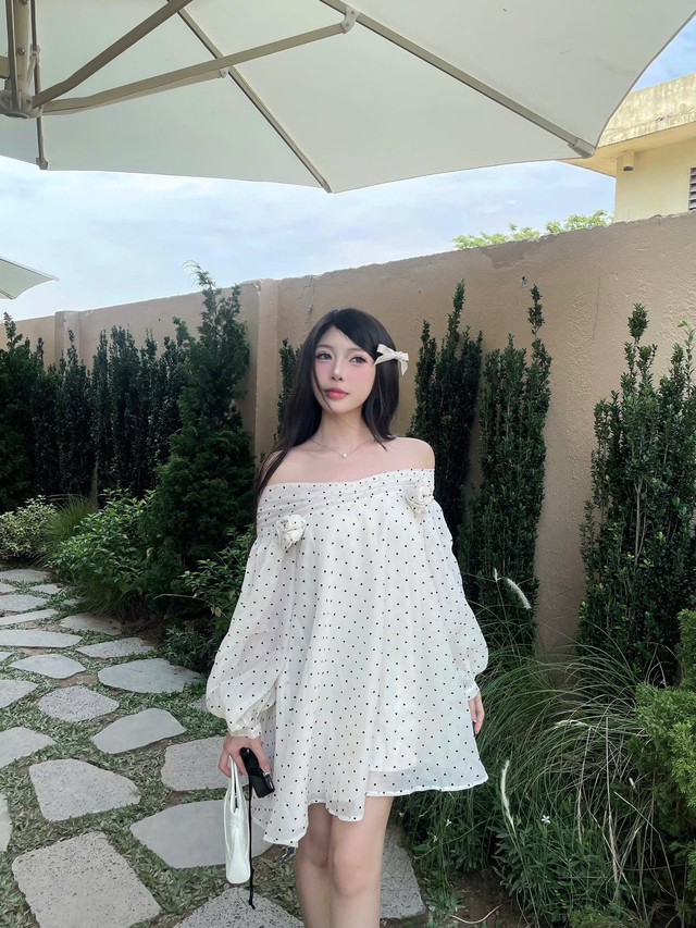 Thanh lịch nhưng gợi cảm, váy áo trễ vai chưa bao giờ lỗi mốt - Ảnh 5.