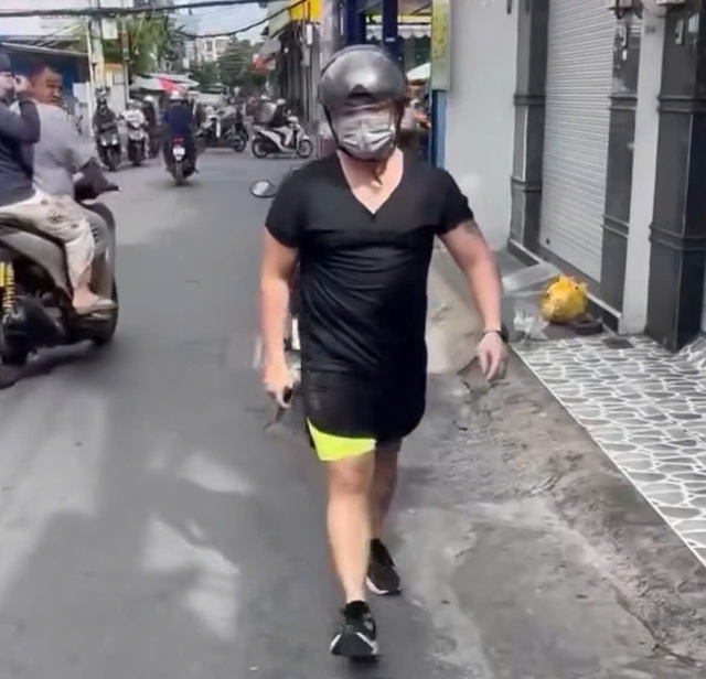 TP.HCM: Tạm giữ kẻ cầm dao đe dọa người đi đường ở phường Thông Tây Hội