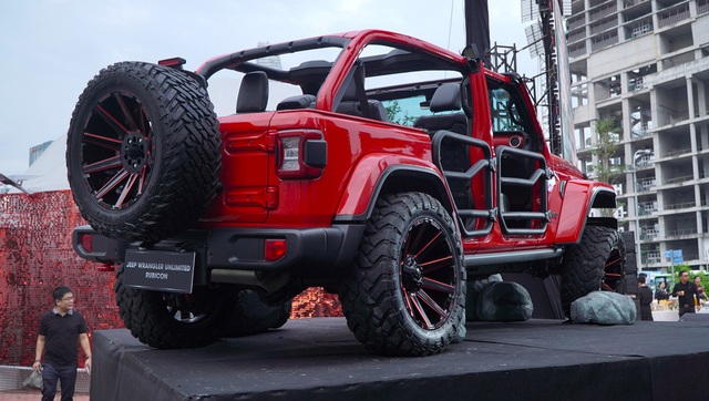 Jeep Wrangler Unlimited Rubicon độ 'trần trụi' độc nhất, giá gần 3,4 tỉ tại Việt Nam - Ảnh 3.