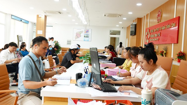 TP.HCM nghiêm cấm đòi giấy tờ đất đai, hộ tịch có trong cơ sở dữ liệu- Ảnh 1.