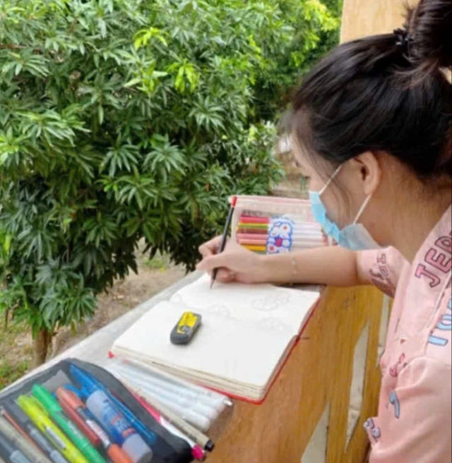 Có những người trẻ vẫn thường xuyên viết thư tay cho nhau - Ảnh 1.