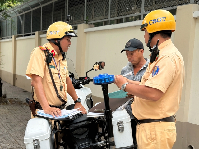 Từ nay, không mang bằng lái xe sẽ không bị CSGT phạt: Đây là điều kiện - Ảnh 3.