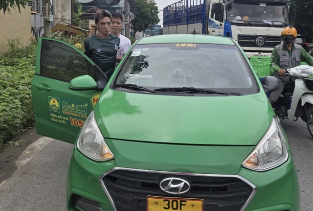 Lời khai gây sốc của rapper Bình ‘ Gold ’ trong vụ cướp xe taxi tại Hà Nội - Ảnh 2.