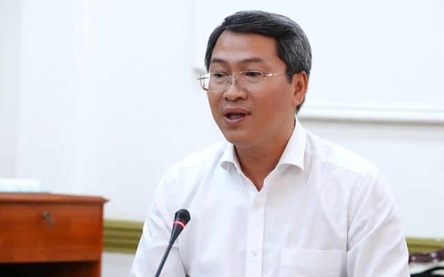 Phó chủ tịch phường Sài Gòn ngồi 2 giờ ký 1.000 bản sao y giấy tờ- Ảnh 2.