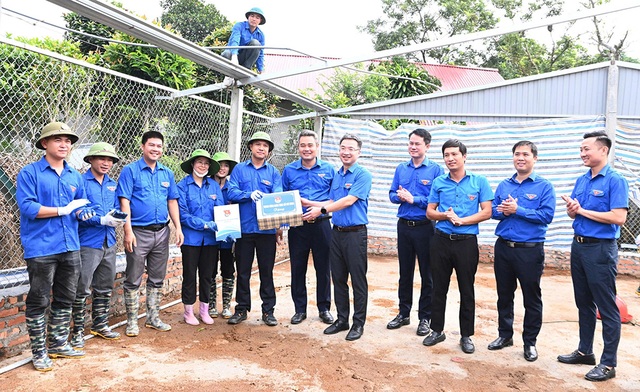'Vượt nắng, thắng mưa' đưa công trình về đích- Ảnh 1.
