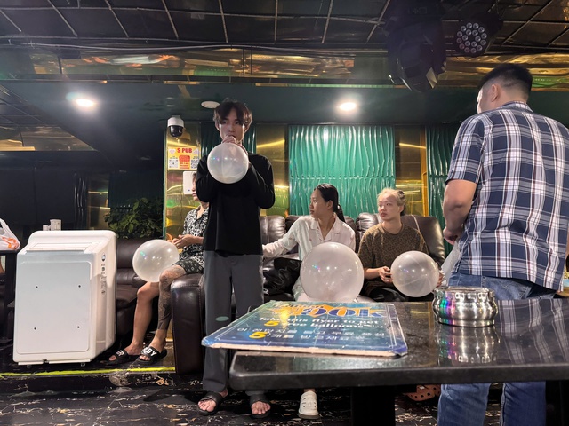 Bar ở phố tây Bùi Viện buôn bán khí cười, thu lợi bất chính trăm tỉ đồng- Ảnh 3.