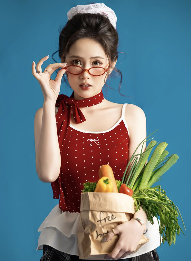Trang phục họa tiết chấm bi ngọt ngào cho nàng yêu vẻ đẹp nữ tính- Ảnh 8. Trang phục họa tiết chấm bi ngọt ngào cho nàng yêu vẻ đẹp nữ tính- Ảnh 8.