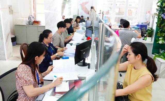 TP.HCM chi hơn 770 tỉ đồng hỗ trợ cán bộ, công chức nghỉ việc trước tuổi - Ảnh 1.