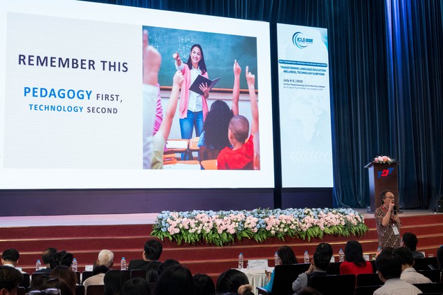 Dùng công nghệ để dạy tiếng Anh chưa chắc giúp học sinh giỏi hơn Dùng công nghệ để dạy tiếng Anh chưa chắc giúp học sinh giỏi hơn