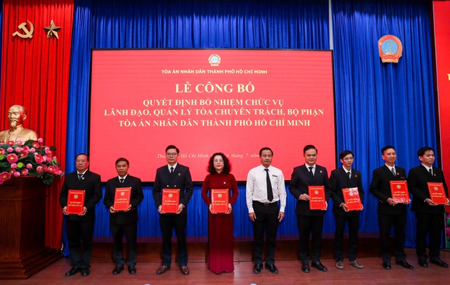 Công bố lãnh đạo tòa chuyên trách tại TAND TP.HCM sau hợp nhất Công bố lãnh đạo tòa chuyên trách tại TAND TP.HCM sau hợp nhất