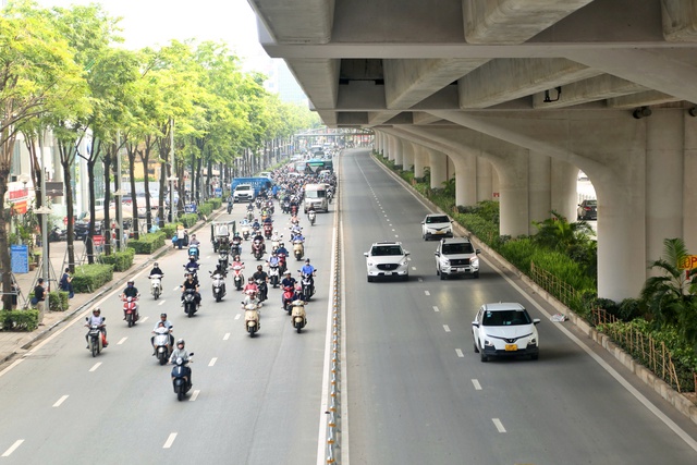 Đi thẳng tr&ecirc;n l&agrave;n đường rẽ tr&aacute;i c&oacute; bị trừ điểm bằng l&aacute;i? - Ảnh 2.