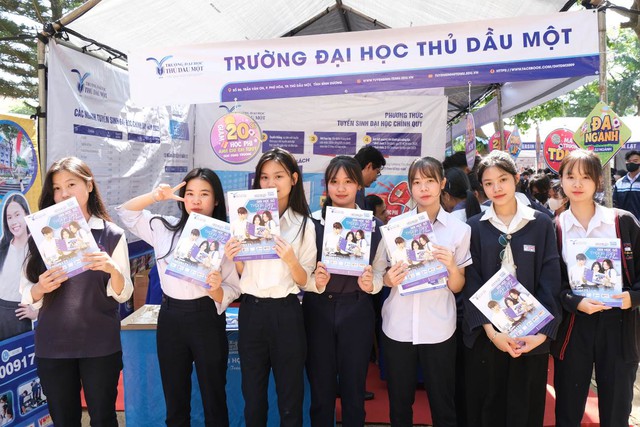 Năm 2025: Trường đại học Thủ Dầu Một tuyển sinh 40 ng&agrave;nh đ&agrave;o tạo  - Ảnh 2.