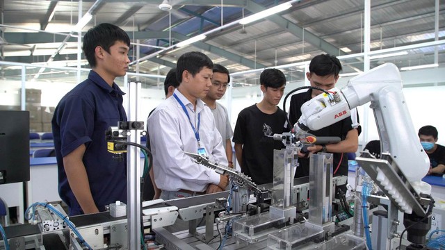 Năm 2025: Trường đại học Thủ Dầu Một tuyển sinh 40 ng&agrave;nh đ&agrave;o tạo  - Ảnh 3.