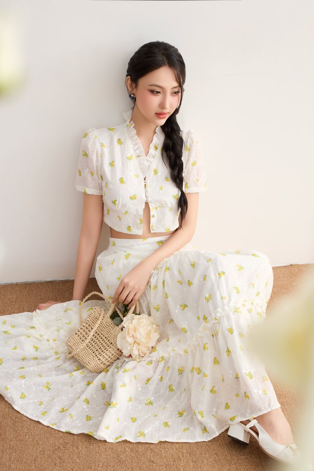Váy hoa cổ điển là bí quyết để nàng luôn trẻ trung xinh đẹp- Ảnh 5.
