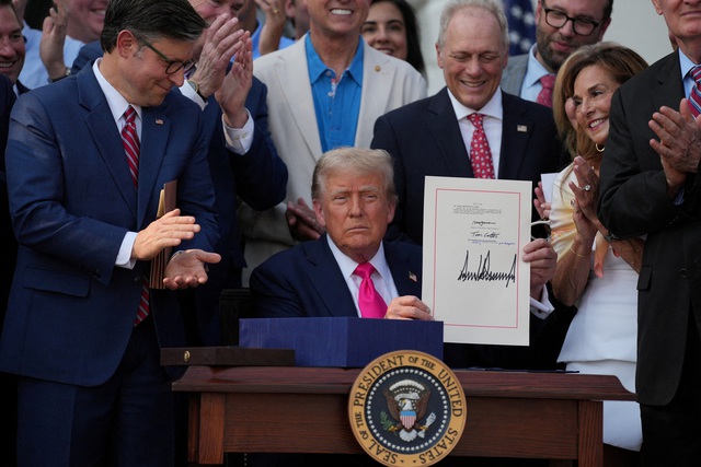 Có gì trong đạo luật ‘to đẹp’ vừa được ông Trump ký? Có gì trong đạo luật ‘to đẹp’ vừa được ông Trump ký?