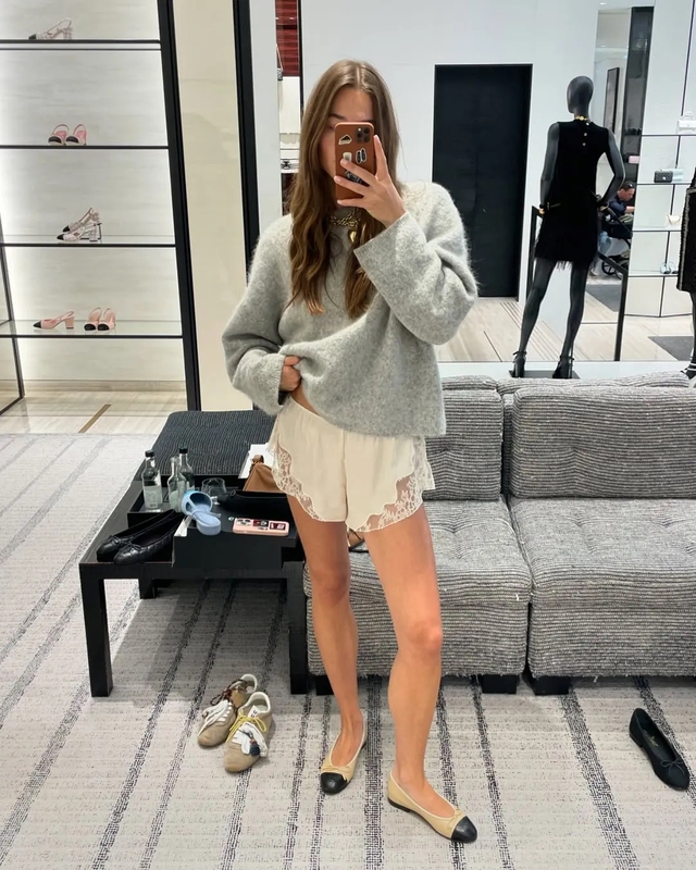 Quần shorts rộng, kiểu quần slouchy chic thoải mái của mùa hè 2025- Ảnh 11. Quần shorts rộng, kiểu quần slouchy chic thoải mái của mùa hè 2025- Ảnh 11.