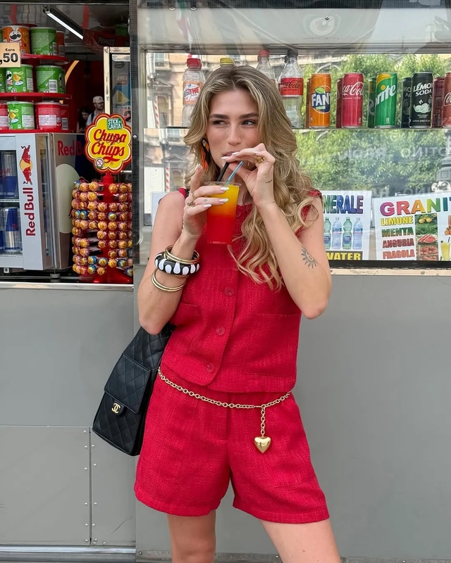 Quần shorts rộng, kiểu quần slouchy chic thoải mái của mùa hè 2025- Ảnh 3. Quần shorts rộng, kiểu quần slouchy chic thoải mái của mùa hè 2025- Ảnh 3.