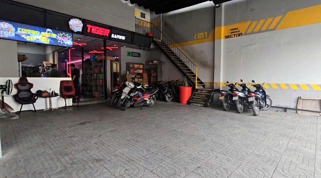 Người đàn ông đánh dã man 2 thiếu niên ở quán nét: Hành vi quá côn đồ Người đàn ông đánh dã man 2 thiếu niên ở quán nét: Hành vi quá côn đồ