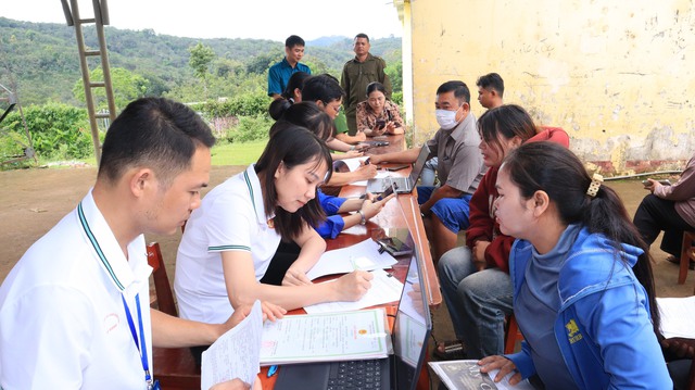Đưa dịch vụ hành chính công về thôn ấp để phục vụ người dân tốt hơn - Ảnh 2. Đưa dịch vụ hành chính công về thôn ấp để phục vụ người dân tốt hơn - Ảnh 2.