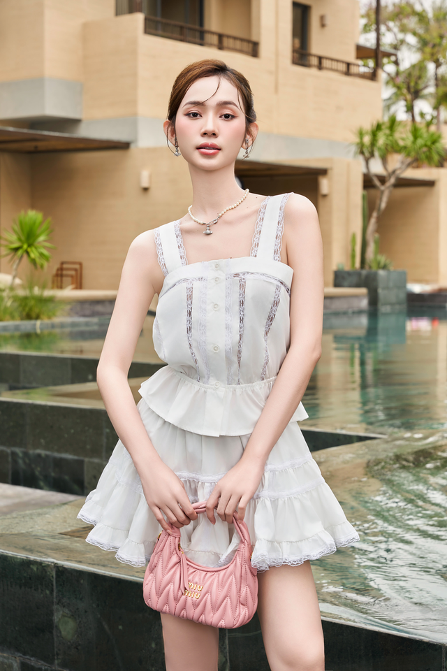Áo phối ren, vẻ đẹp thanh lịch đậm chất phong cách cá nhân- Ảnh 8. Áo phối ren, vẻ đẹp thanh lịch đậm chất phong cách cá nhân- Ảnh 8.