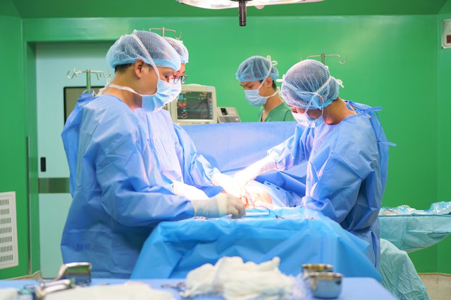 Hiếm gặp: Phẫu thuật k&eacute;p vừa lấy thai 37 tuần vừa cắt ruột thừa bị vi&ecirc;m- Ảnh 1.