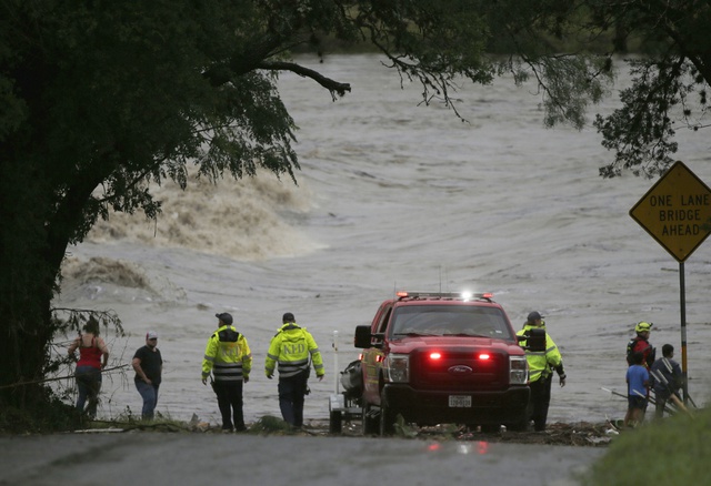 Lũ quét tại bang Texas, ít nhất 13 người thiệt mạng - Ảnh 1.
